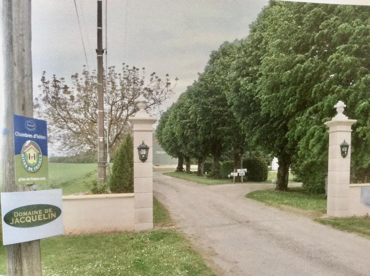 Saint-Germain-du-Puy Chambres D'Hotes Du Domaine De Jacquelin מראה חיצוני תמונה
