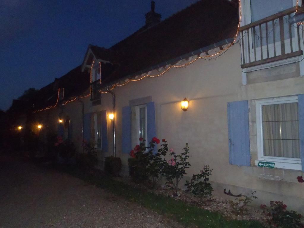 Saint-Germain-du-Puy Chambres D'Hotes Du Domaine De Jacquelin מראה חיצוני תמונה
