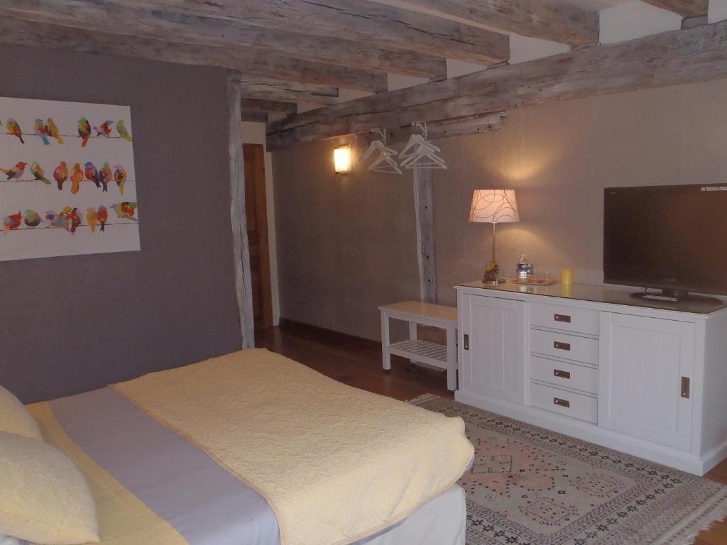Saint-Germain-du-Puy Chambres D'Hotes Du Domaine De Jacquelin מראה חיצוני תמונה